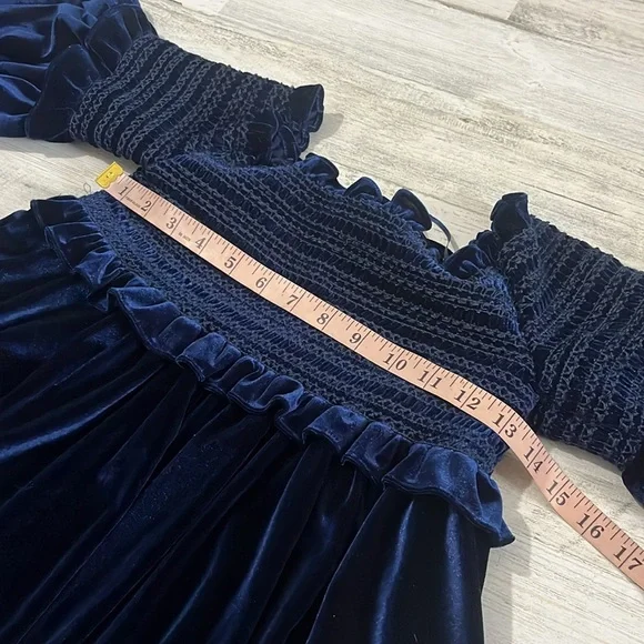 Petersyn Off The Shoulder Blue Velvet Top Size Medium - Picture 9 of 11